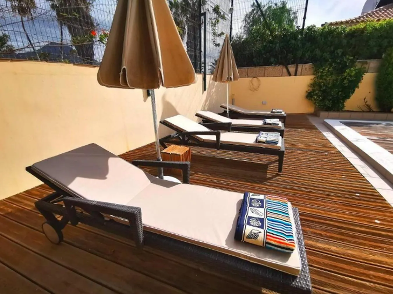 Villa Samarina En La Prestigiosa Zona De La Caleta Golf Costa Adeje  Spanje